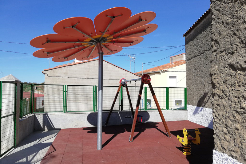 Pescueza estrena la rehabilitación y arreglo de su parque infantil