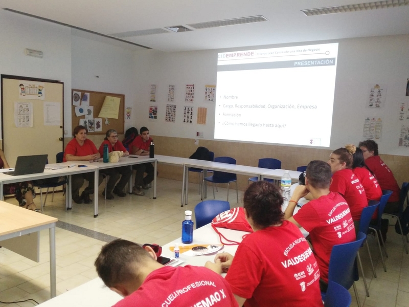 El proyecto CID Emprende pone en marcha en Villafranca de los Barros un taller para la elaboración de planes de empresa