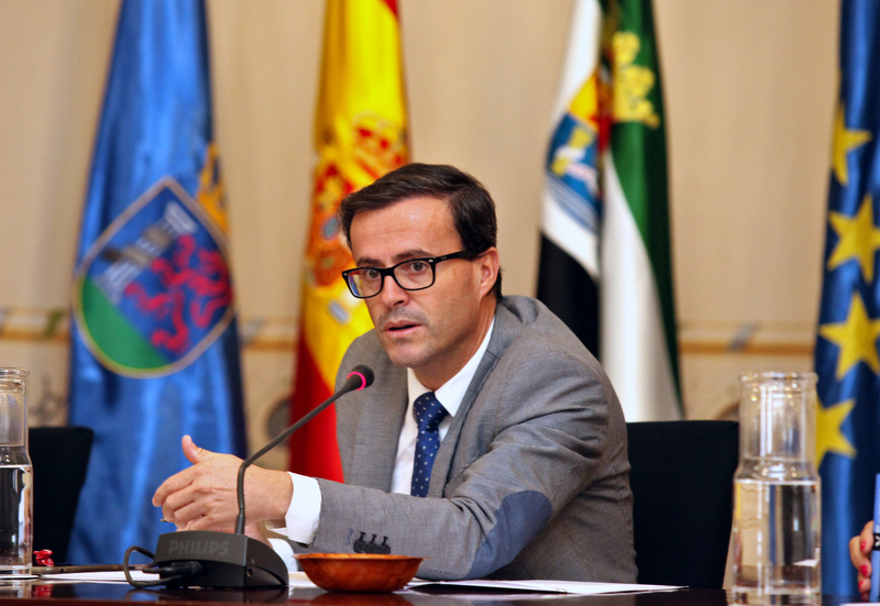 La Diputación de Badajoz aportará 6 millones de euros al nuevo Plan de Empleo Local firmado con la Junta y la institución provincial de Cáceres