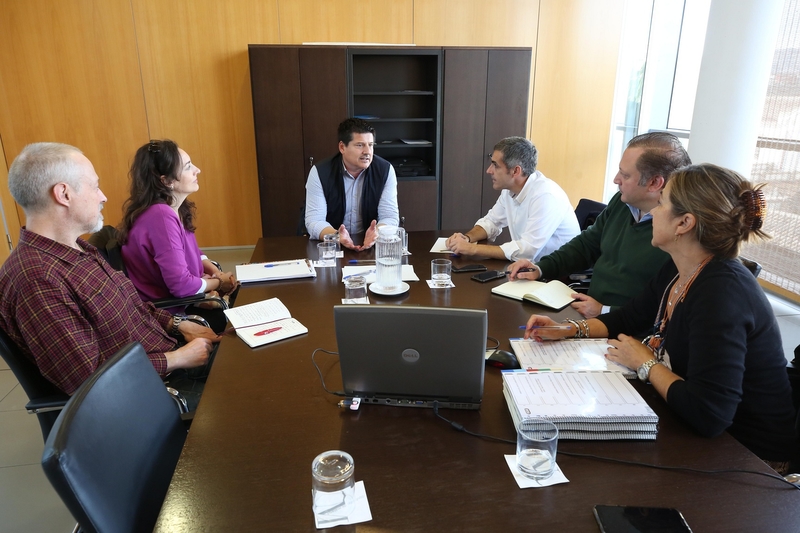 La Delegación de Concertación y Participación Territorial de la Diputación de Badajoz visita la institución provincial de Málaga
