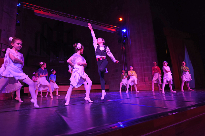 Alumnos y alumnas de Danza de la Diputación de Cáceres celebran la 1 Gala Intercentros