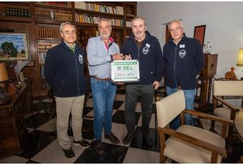 La Diputación entrega un desfibrilador al Banco de Alimentos de Cáceres