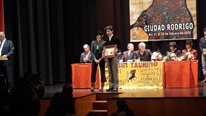 Manuel Perera, alumno de la Escuela Taurina de Badajoz, gana el pretigioso bolsín de Ciudad Rodrigo