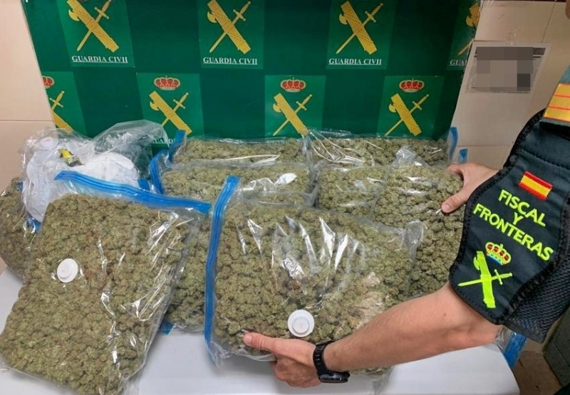 La Guardia Civil interviene más de 10 kilos de cogollos de marihuana