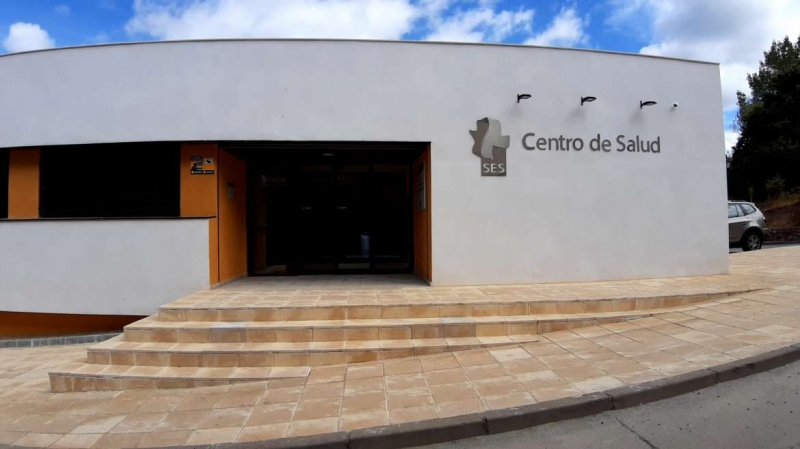 Abre el nuevo centro de salud de Torre de Don Miguel, que ha supuesto una inversión de 1,1 millón de euros