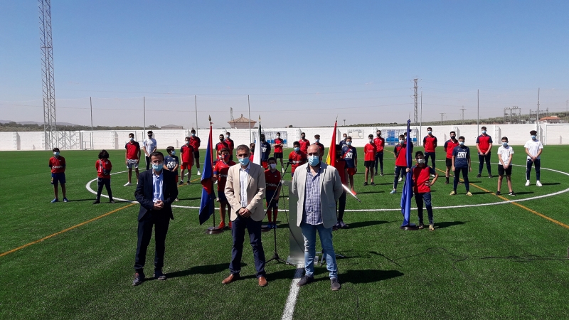 El presidente de la Diputación asiste a la puesta de largo del nuevo campo de fútbol de césped artificial de Guareña