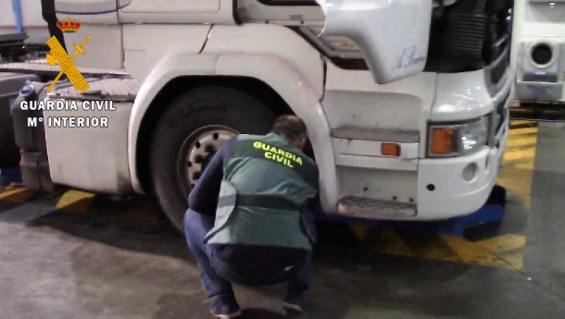 La Guardia Civil instruye diligencias por la  manipulación fraudulenta en el tacógrafo de un camión
