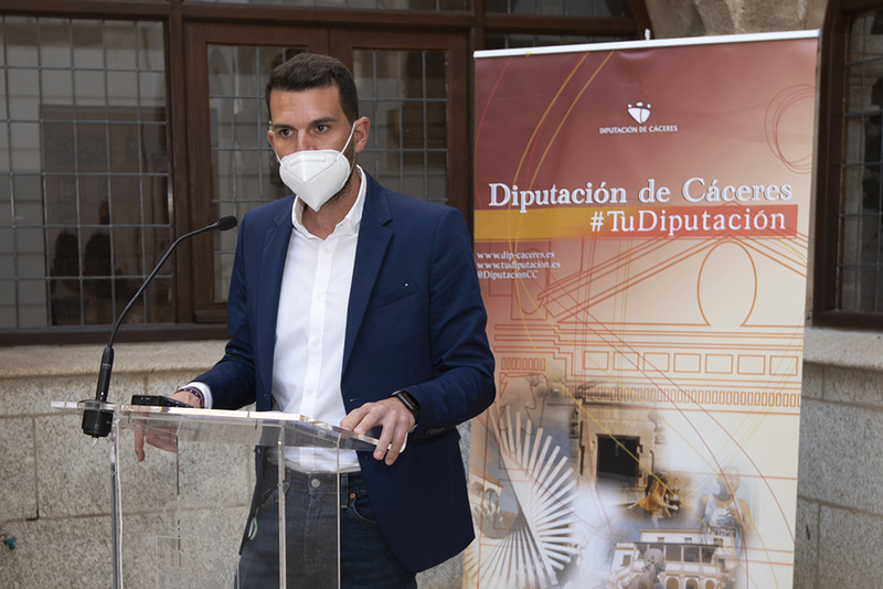 La Diputación de Cáceres estudia una línea de ayudas al sector taurino y explora su incorporación a la actividad turística