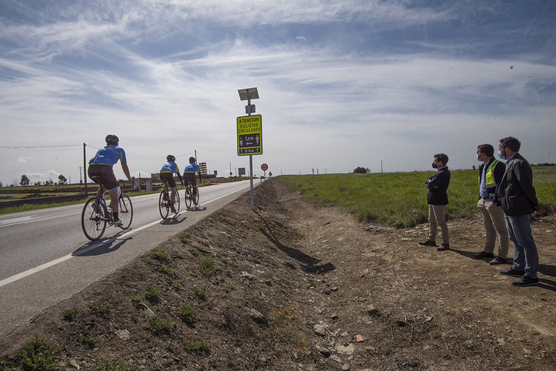 La Diputación de Cáceres instala un sistema de detección de ciclista en la carretera provincial que une Cáceres y Casar de Cáceres