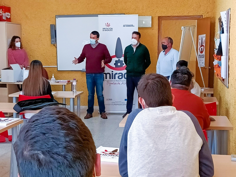 Inaugurado un curso de Instalaciones solares fotovoltaicas en Hornachos