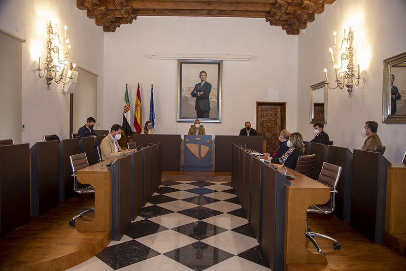 La Diputación de Cáceres retoma y actualiza el Plan de lucha contra la exclusión financiera en los municipios de la provincia