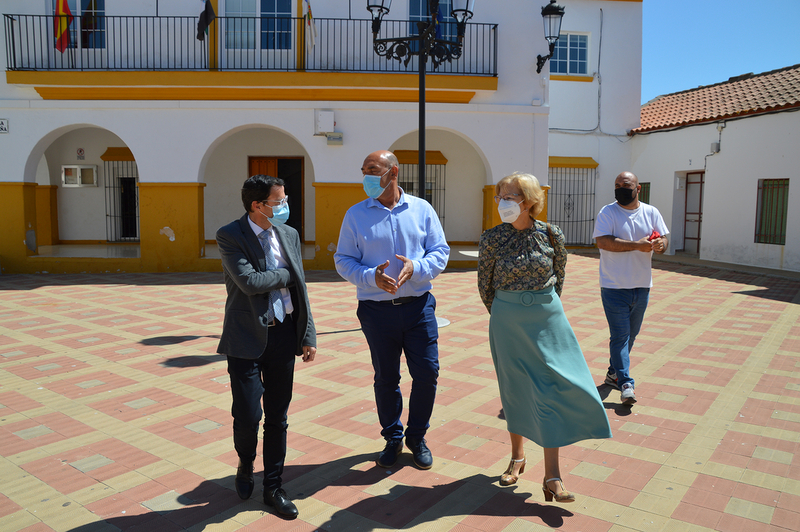 El presidente visita la renovada carretera provincial BA-058 entre Don Álvaro y Mérida