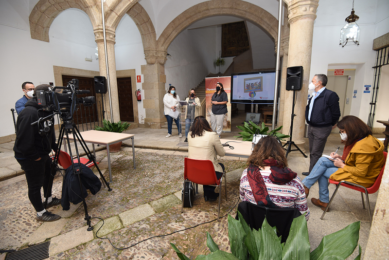 Diputación de Cáceres y Extremadura Entiende visibilizan la diversidad familiar en el ámbito rural