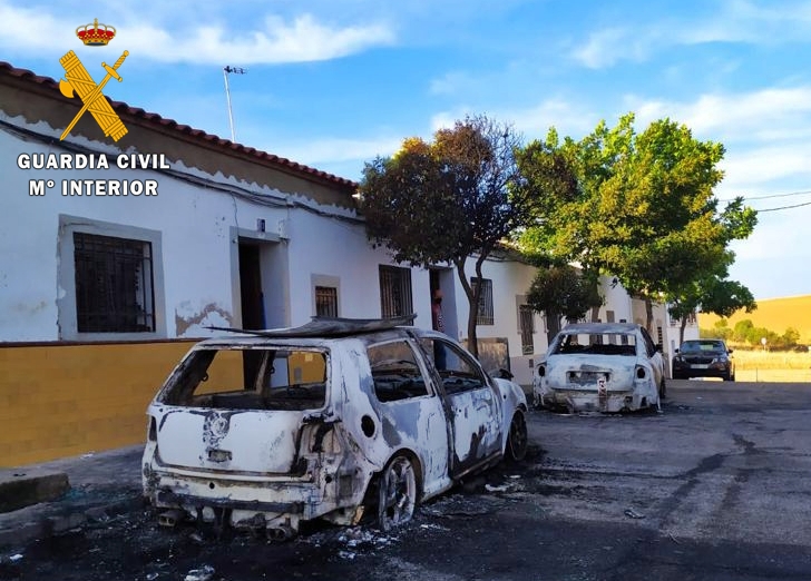 Detienen al autor material del incendio de dos vehículos en Fuente de Cantos