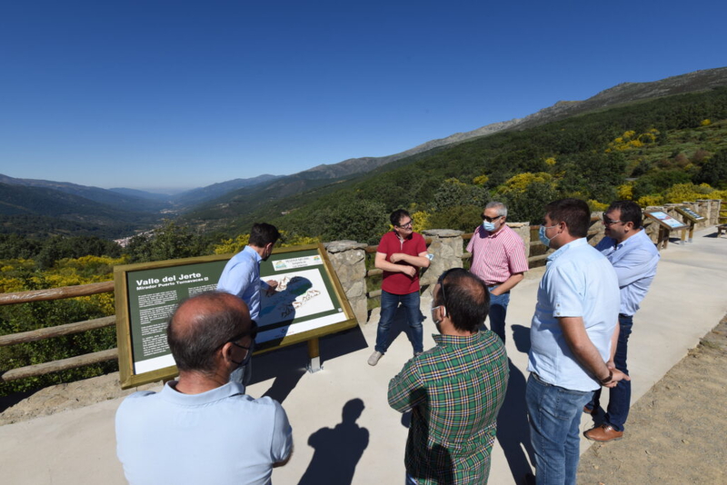 El mirador de Tornavacas estrena aparcamiento turístico inteligente gracias a Diputación Desarrolla