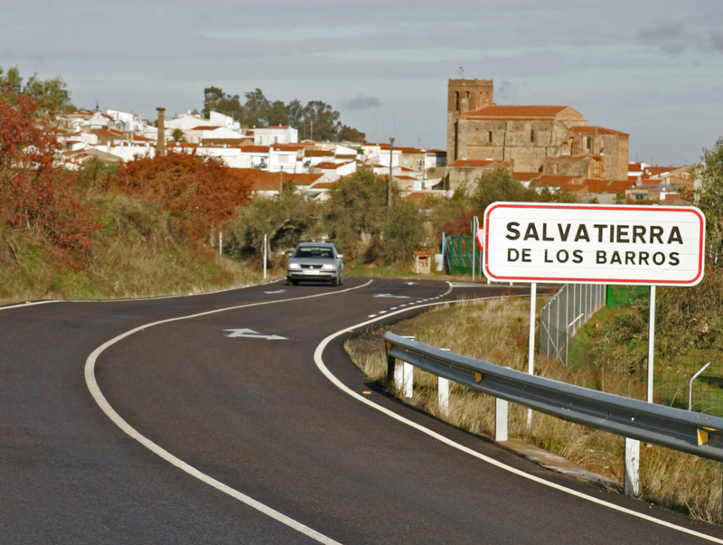 Corte de tráfico de zona urbana en la Carretera Provincial (BA-031), de Burguillos del Cerro (EX-112) a Salvatierra de los Barros