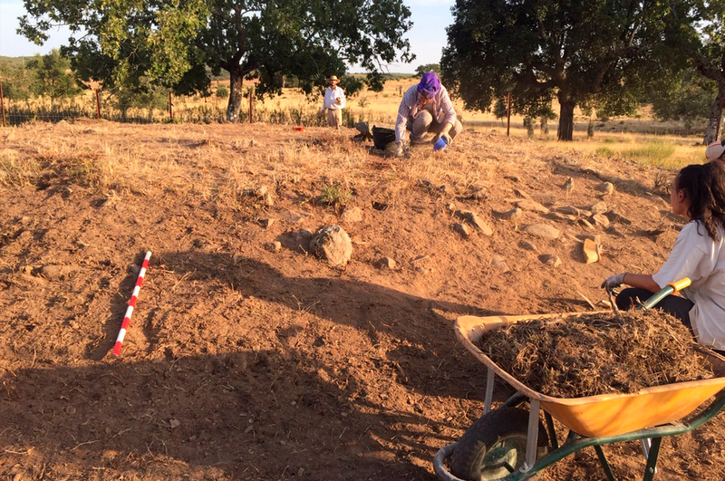 La V campaña de excavación del proyecto de Pradocastaño trabaja sobre el Dolmen de la Majadilla