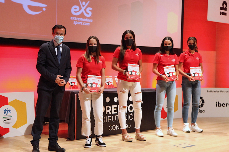 El presidente provincial asiste a la entrega de los premios 'Diputación Contigo'