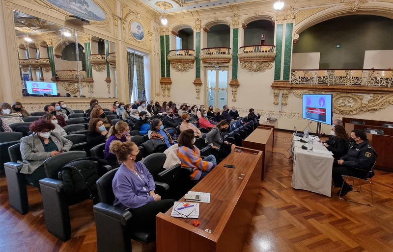 La Diputación de Badajoz y la Policía Nacional colaboran para combatir la violencia de género