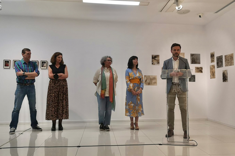 El viaje del sueo en Azul profundo, noche oscura, de Beatriz Daz Lucido, en la Sala de Arte El Brocense