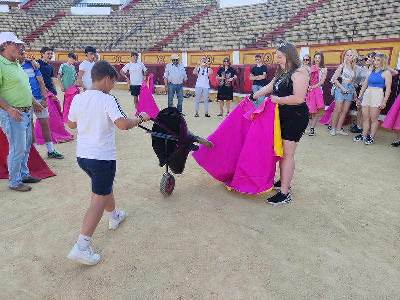 La Escuela Taurina de la Diputación de Badajoz recibió la visita de un grupo de Polonia