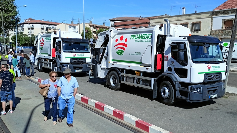 Promedio incorpora dos nuevos camiones de basura para Montijo, Puebla de la Calzada y Barbaño