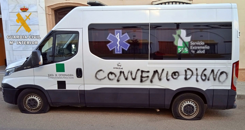 La Guardia Civil implica a cuatro trabajadores en daos a siete ambulancias en Tierra de Barros y Ro Bodin
