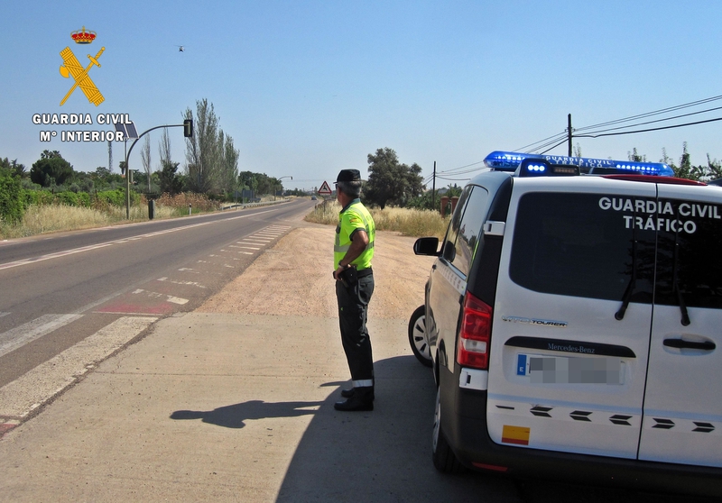 La Guardia Civil investiga al conductor de un turismo que superaba en cuatro veces la tasa de alcohol permitida 