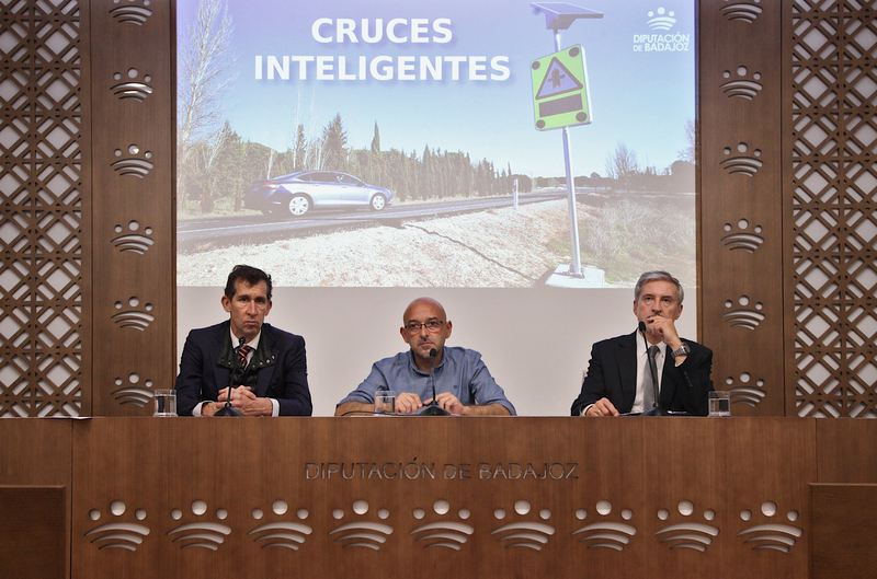 La Diputación de Badajoz invierte casi un millón de euros en intersecciones inteligentes en las carreteras provinciales