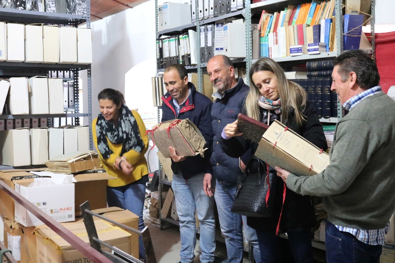 Fuentes de León contará en breve con un Archivo municipal completamente organizado