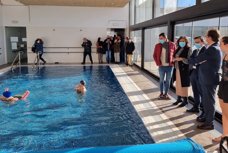 Miguel Ángel Gallardo asiste a la inauguración del centro residencial de mayores de Oliva de la Frontera tras su ampliación