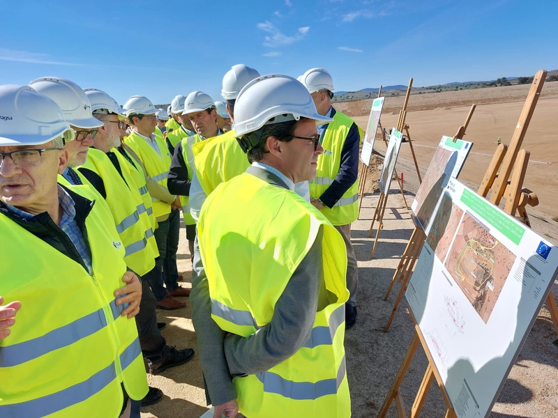 El presidente de la Diputación de Badajoz visita las obras de regadío de Monterrubio de la Serena