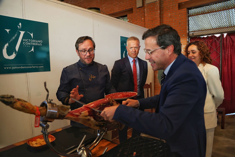 El presidente de la Diputación valora el protagonismo del sector industrial en la trayectoria del Salón del Jamón Ibérico de Jerez