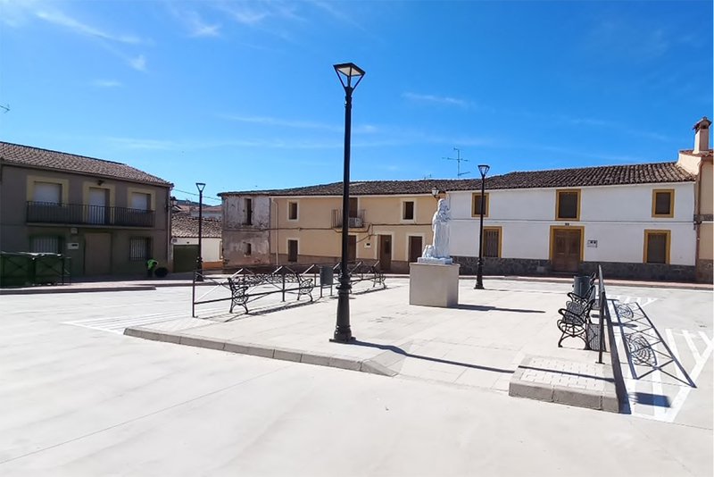 Fresnedoso de Ibor luce nueva Plaza Mayor, tras las obras del Plan Activa de la Diputacin de Cceres