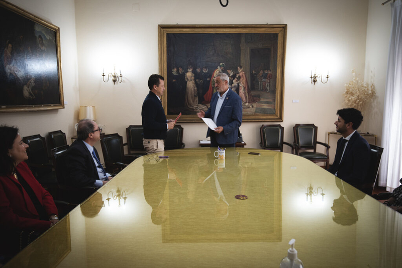 La Diputacin de Cceres y la UEX firman un convenio para impartir el I Mster en Gestin y Administracin Local