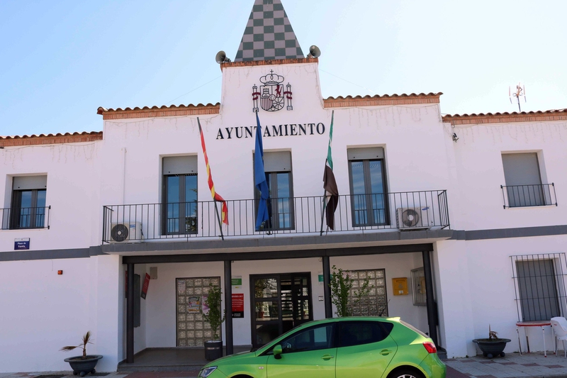 Puebla de Alcollarín organiza su Archivo municipal