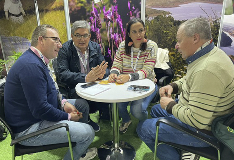 La Diputacin de Cceres participa en el Congreso Mundial de Apicultura (Apimondia) que se celebra en Santiago de Chile