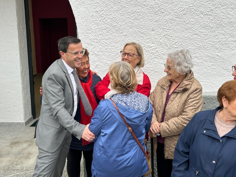 El presidente de la Diputación de Badajoz visita el nuevo espacio que La Haba ha habilitado para los emprendedores