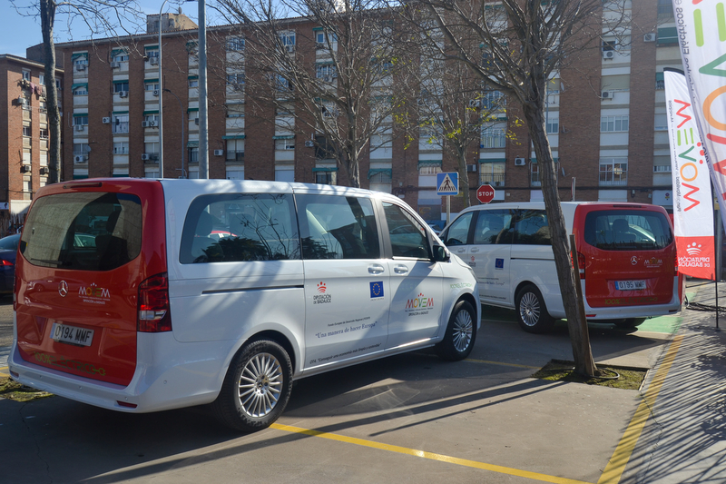 La Diputación de Badajoz incorpora dos nuevas furgonetas 100% eléctricas a su flota de vehículos dirigidas al transporte público de personas
