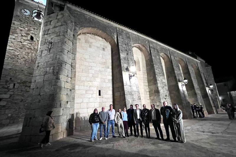 Mejoras en la señalización e iluminación ornamental, dos inversiones para frenar la despoblación y mejorar la experiencia turística en Alcuéscar