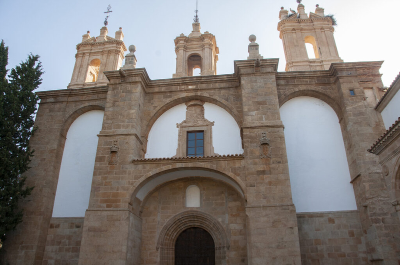 La fachada de la antigua Iglesia del Monasterio de San Francisco recupera su atractivo y está lista para ser visitada