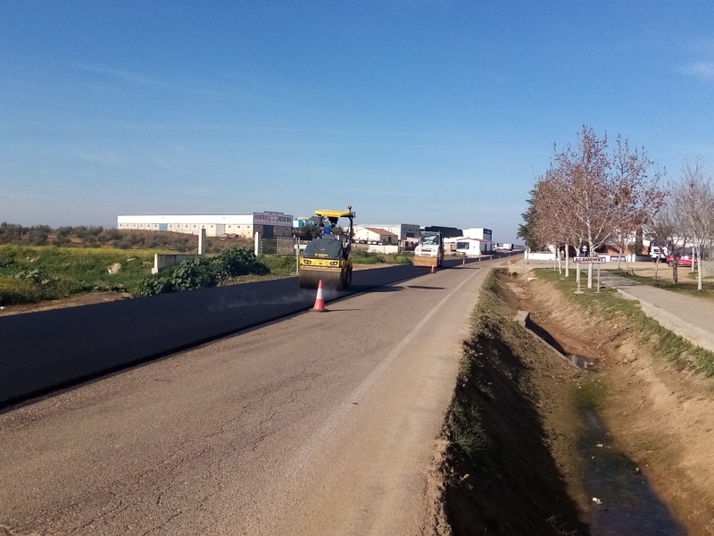 La Diputación de Badajoz licita el refuerzo del firme en varias carreteras provinciales por casi 800.000€