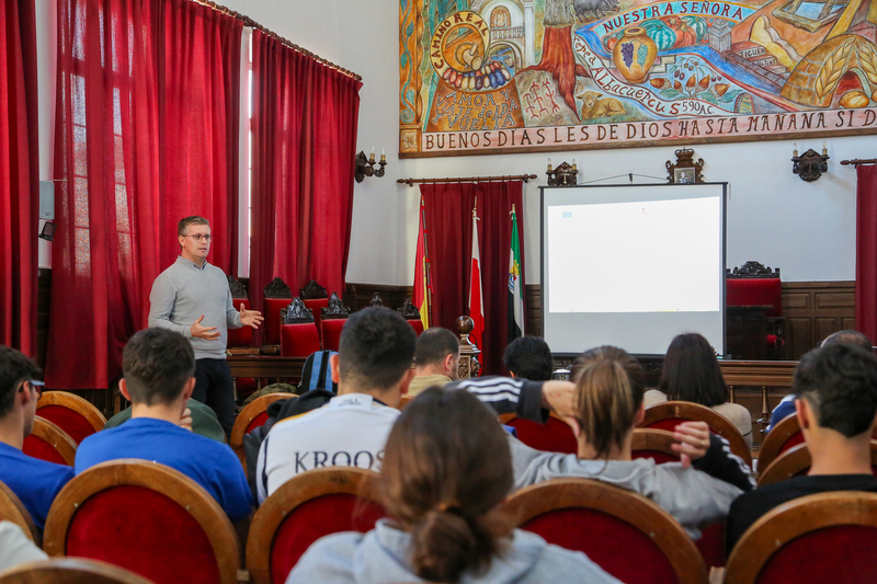 Más de doscientas personas acuden a las jornadas sobre energía y cambio climático impulsadas por la Diputación de Badajoz en ocho municipios 