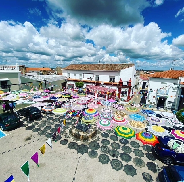 El Mercado Artesano de Torre de Miguel Sesmero alcanza su XX edición