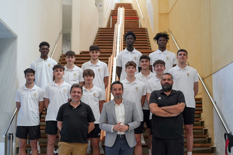 La Diputación de Badajoz recibe a los campeones de Extremadura junior de baloncesto