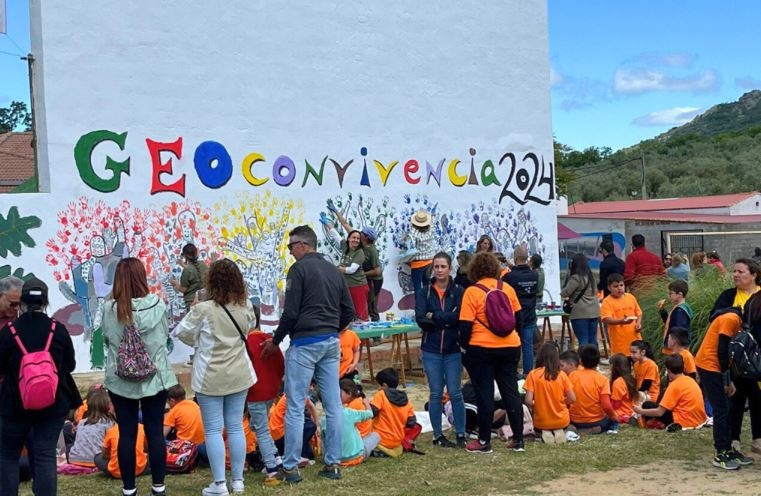 Más de 600 escolares celebran en Robledollano la 15ª edición de la Geoconvivencia escolar del Geoparque Mundial de la UNESCO Villuercas-Ibores-Jara