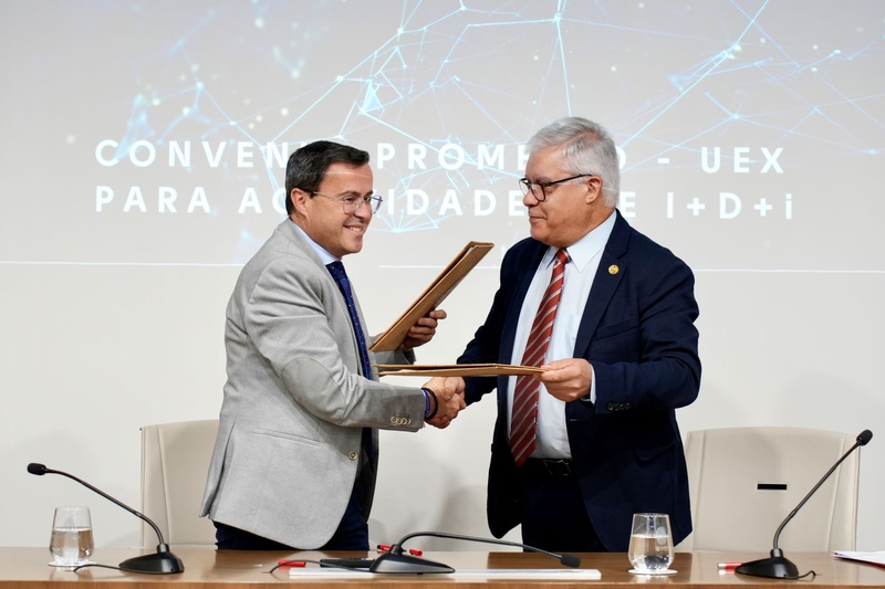 Promedio firma un convenio de colaboración con la UEx para modernizar el ciclo integral del agua