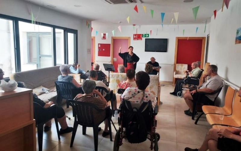 El nuevo programa de la Diputación “Encuentros narrativos” lleva a las residencias de mayores la cultura oral y la recopilación de sus recuerdos