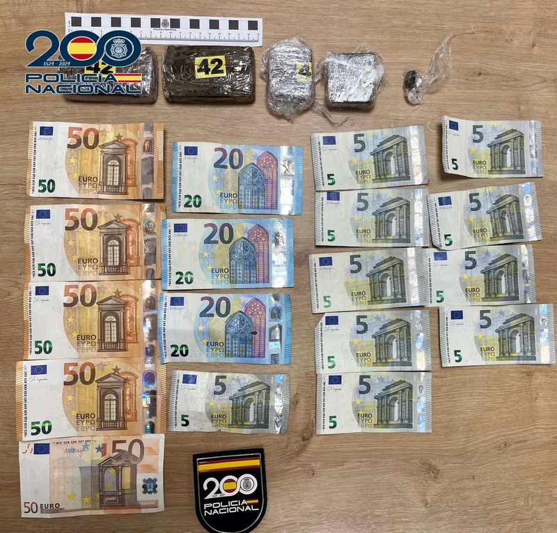 Detenida una pareja en Almendralejo con 300 gramos de hachís en su vehículo