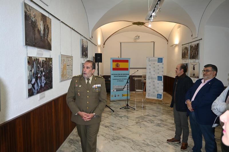 Abierta en Los Santos de Maimona una exposición fotográfica sobre la misión de las Fuerzas Armadas en Afganistán